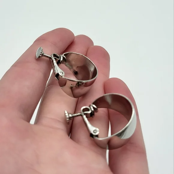 Napier Vintage clip on earrings - Picture 3 of 4